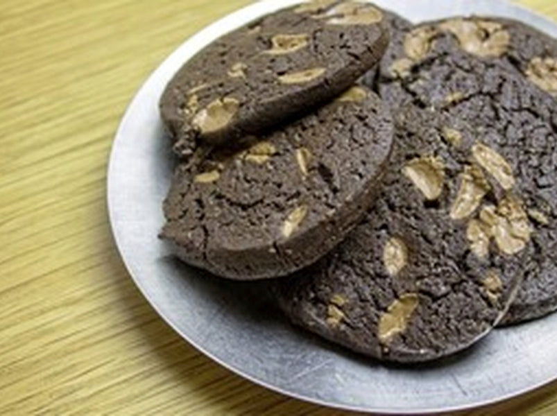 Peppercorn T-bone steak and double chocolate chip cookies